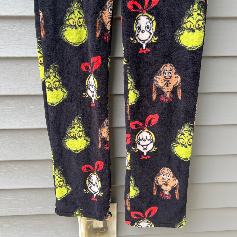 Dr. Seuss Pajama Pants Women's Size M Grinch & Cindy Lou Print Black - Picture 4 of 13
